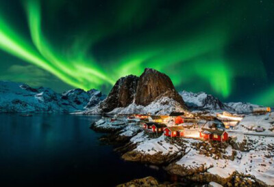 Wandbild: Aurora borealis über Hamnoy in Norwegen (131634460)
