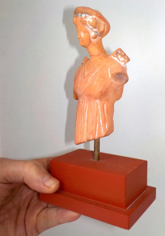 Victoire en terre cuite Antiquité Grecque estampillée ministère de la culture - Photo 2/4