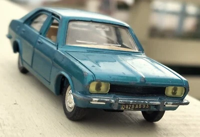 Simca Chrysler 180 Dinky Toys France échelle 1/43 réf 1409 - Photo 1/4