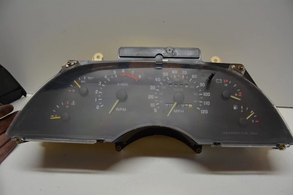 1994 - 1995 CHEVROLET BERETTA SPEEDOMETER CLUSTER MILES 208497 OEM, 257-01738 - Image 3 of 4