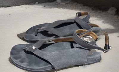 Fiorentini + Baker Sandalen Damen. Leder. Farbe Grau/Lila. Gr. 40