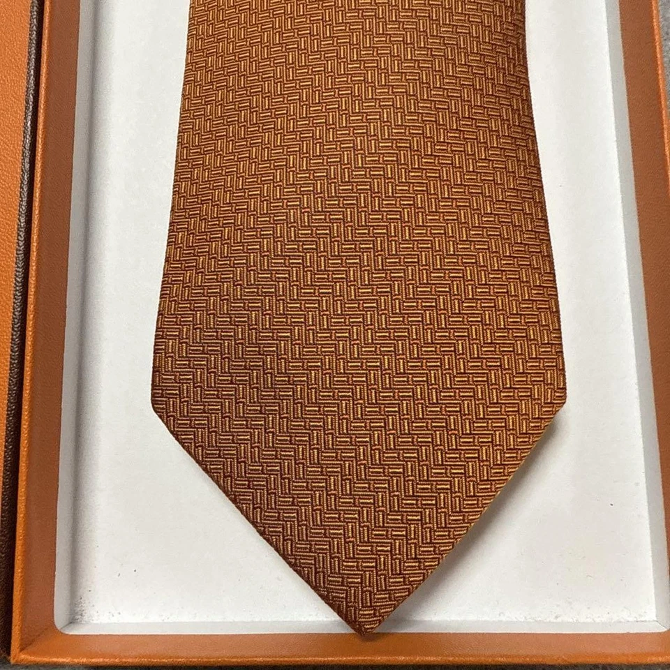 Corbata Jacquard Hermes Naranja Seda 8cm Ancho 157cm Largo Usada Foto 3 de 4