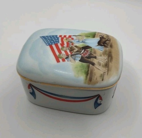 Vintage Yankee Doodle Porzellan Spieluhr abnehmbarer Deckel Trommel Fife Flagge Hund EUC - Bild 2 von 6