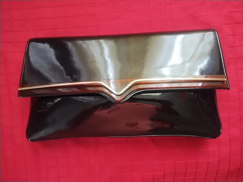Cartera clutch retro de charol negro con decoraciones Lucite y metal 7x12" Foto 2 de 4