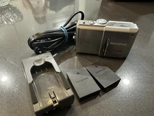 Olympus Camedia C-60 Zoom 6.1MP Digital Camera- 2 Batteries & Charger For Parts