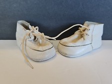 VINTAGE EARLY 60,S BABY TODDLER SHOES WHITE LEATHER DECOR HONEYSUCKLE CREEPER