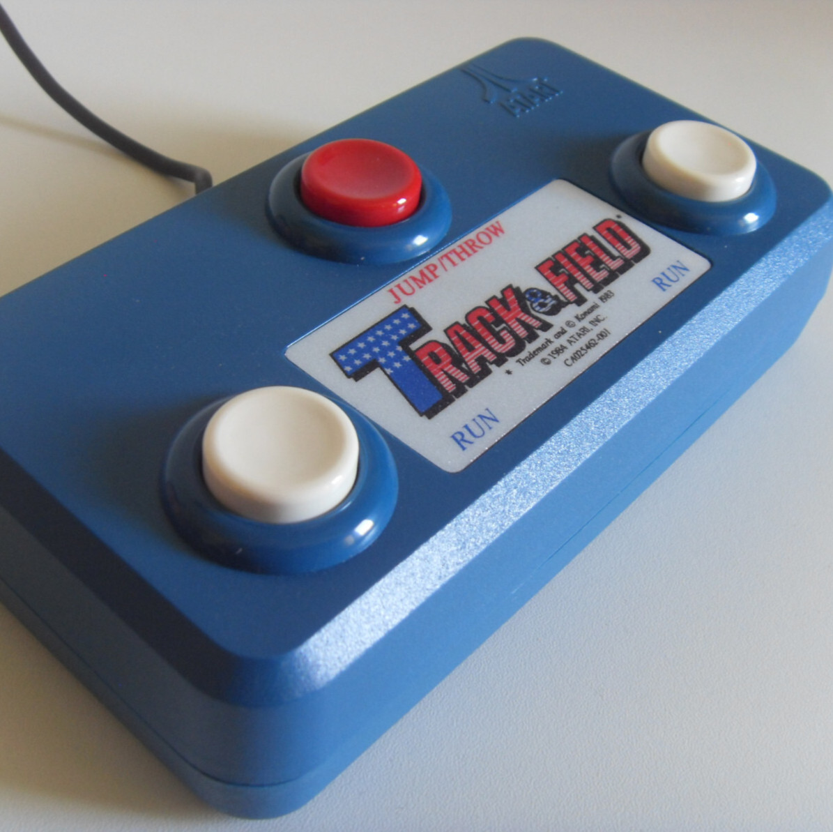 TBE + manette track and Field & Atari 2600 800 XL 400 PAL / SECAM / NTSC