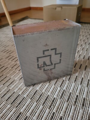 Rammstein Made in Germany 1995-2011 - Limited Super Deluxe Edition, rostende Box