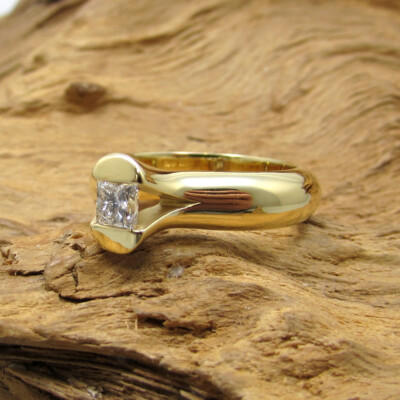 Original Niessing Ring aus 750 / 18 KT Gelbgold Ring mit Diamant Princesscut