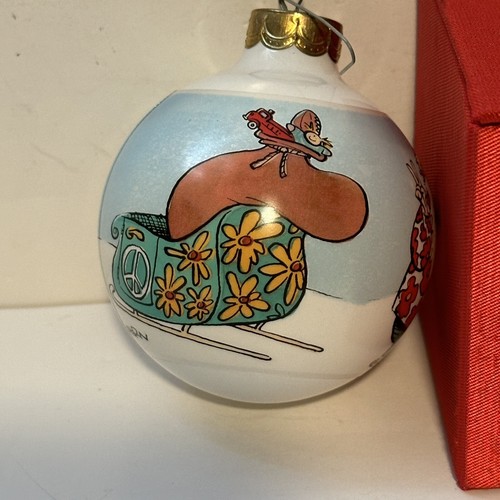 Vintage 1992 Hallmark Shoebox Glass Hippy Santa Reindeer Christmas Ornament - Picture 4 of 6