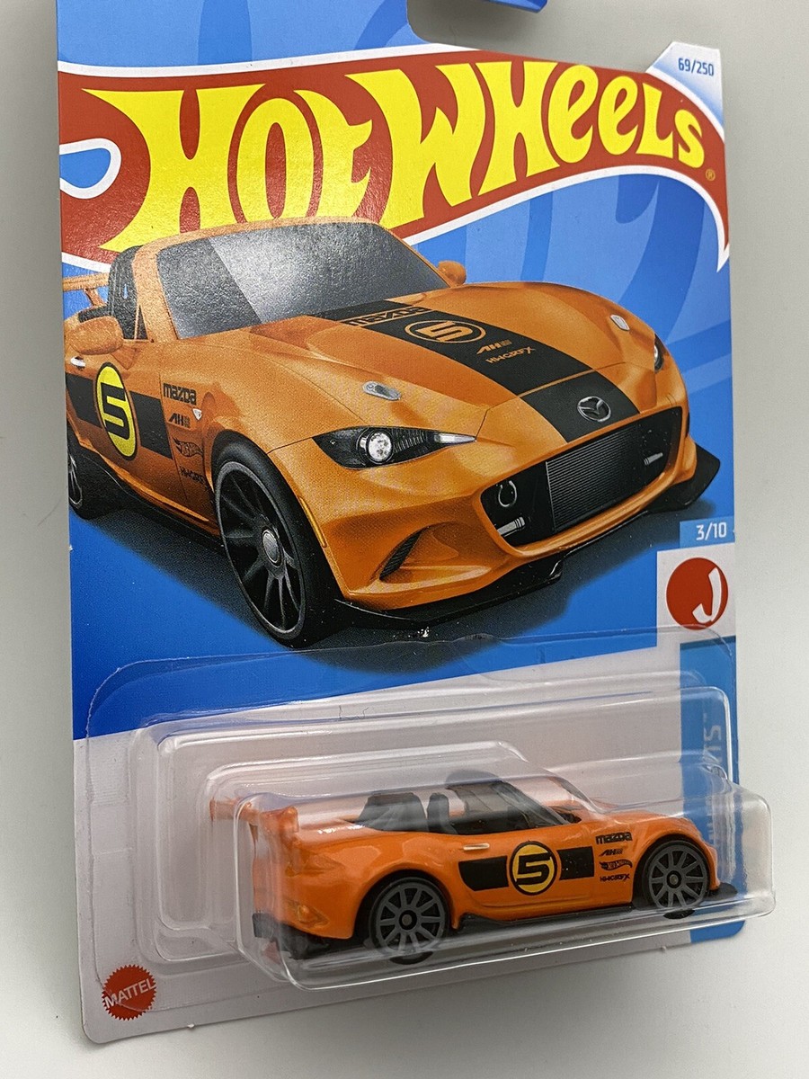 Hot Wheels 2024 Case J Mainline '15 Mazda MX 5 Miata #69/250