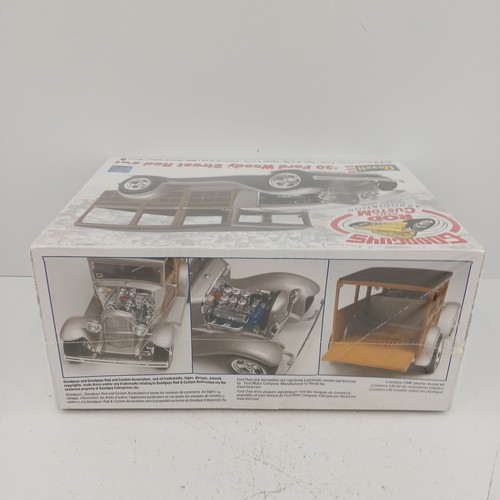 Revell '30 Ford Woody Street Rod Goodguys scala 1:24 - livello abilità 2 85-2064 - Foto 6 di 8