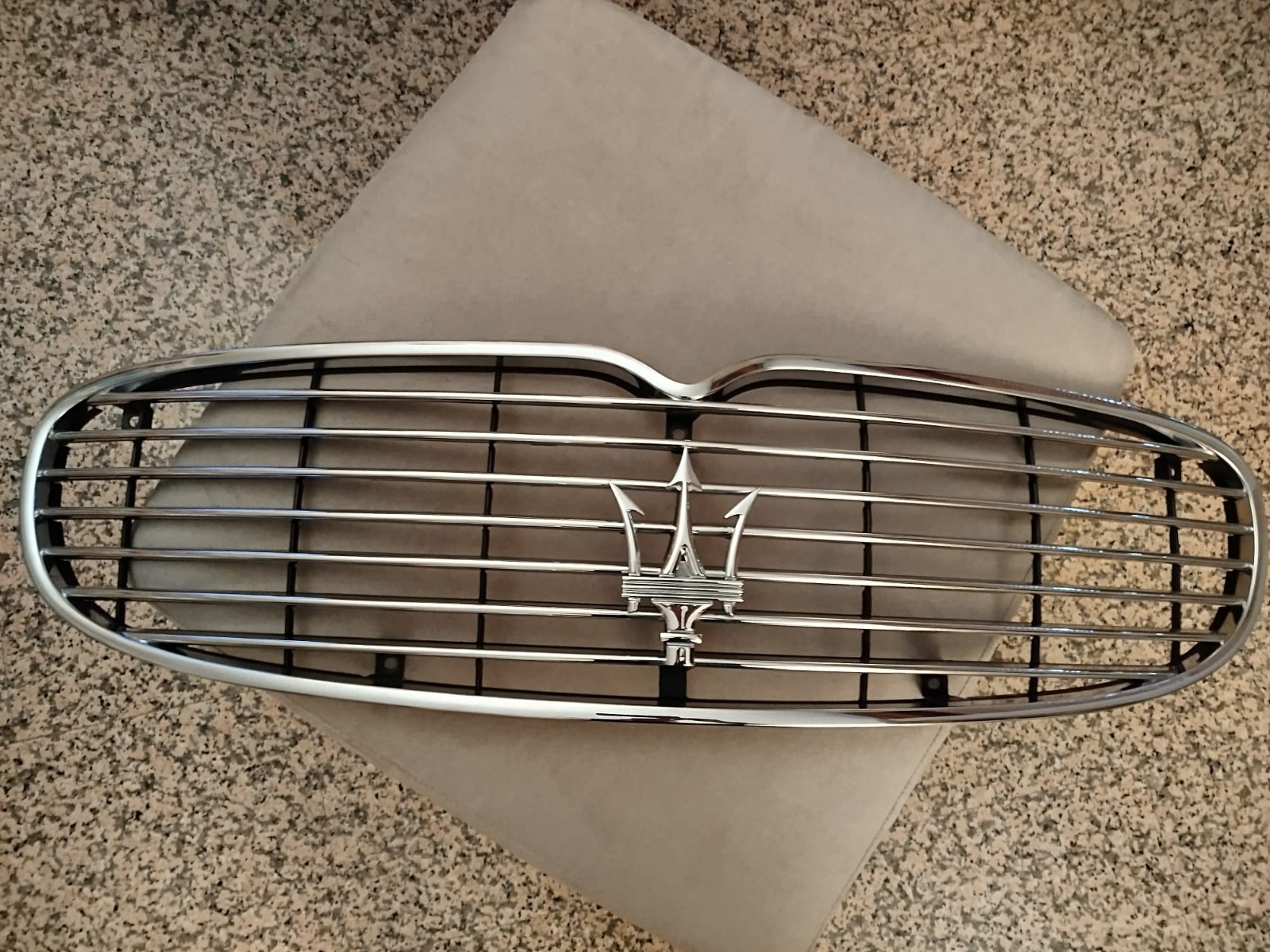 Mascherina frontale Maserati "4porte" prima serie - F1