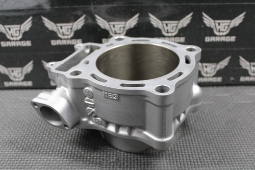 2005 04-08 HONDA CRF450R OEM ENGINE CYLINDER BORE JUG TOP END 12100-MEN-671 GOOD