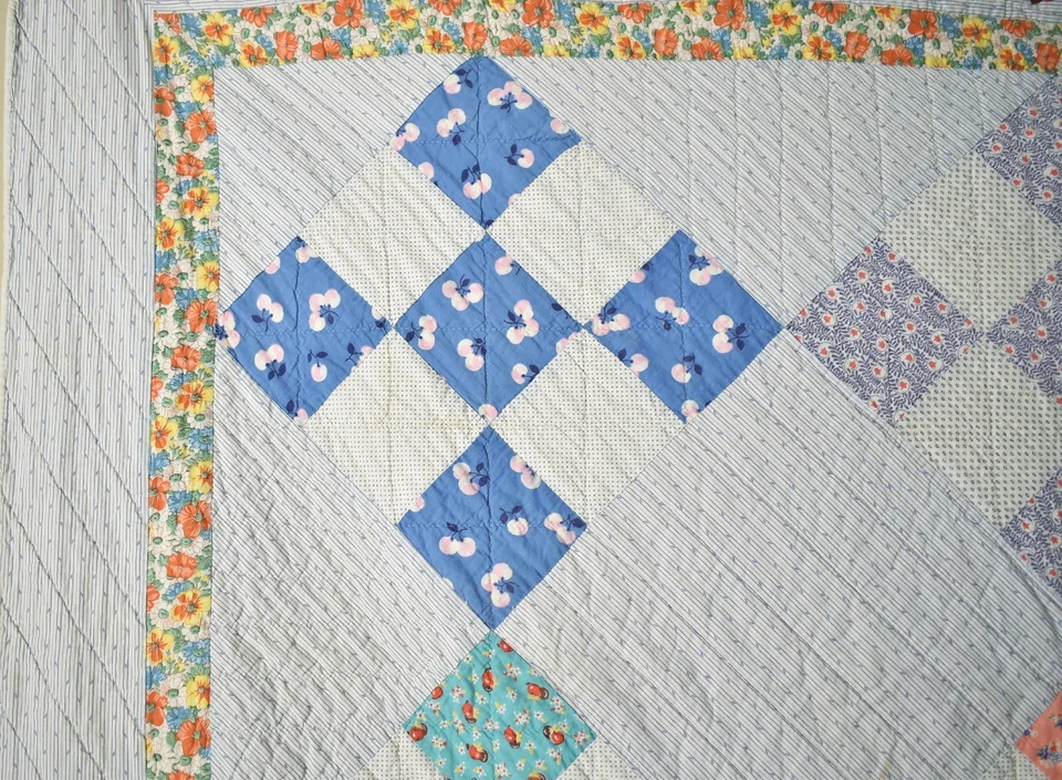 GRAPHIC Vintage Ocean Waves Antique Quilt ~Nice Red Background! - Image 4 of 4