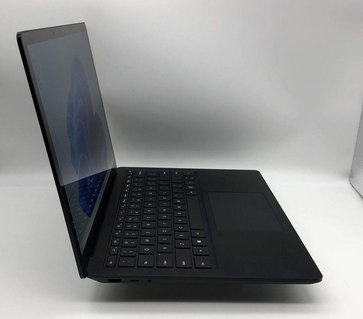 Microsoft Surface Laptop 3 1868 i7-1065G7 1.30GHz 16GB Microsoft Surface Laptop 3 1868 i7-1065G7 1.30GHz 16GB