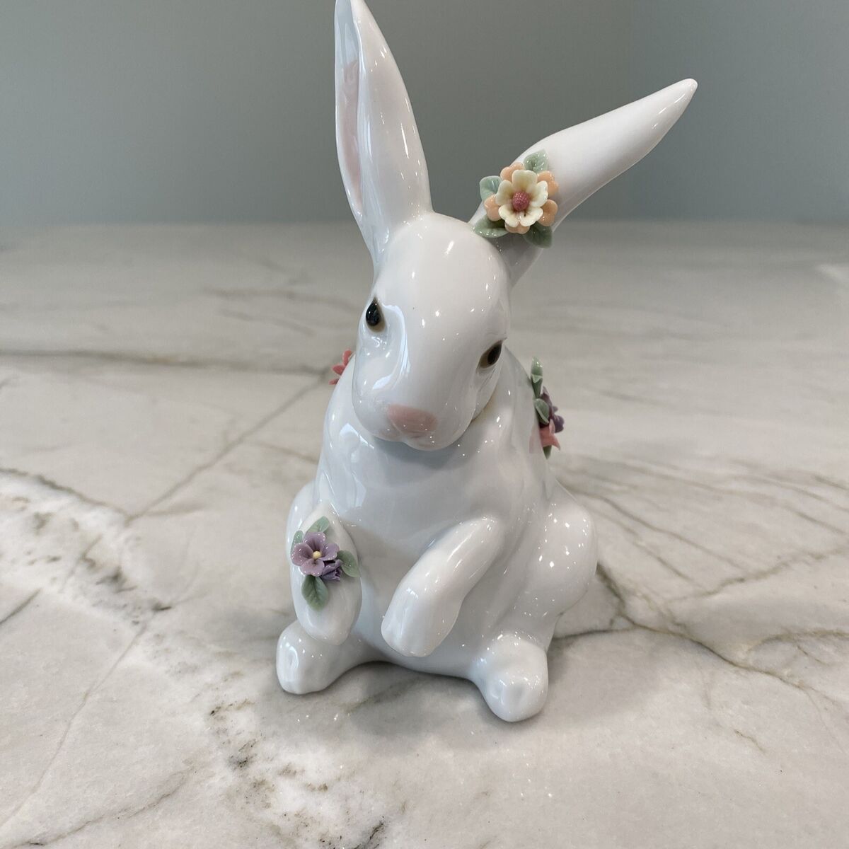 Lladro Sitting Bunny Flowers Figurine #6100 Rabbit Easter Lladro Sitting Bunny Flowers Figurine #6100 Rabbit Easter