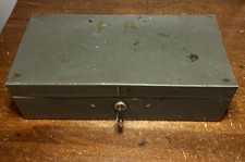 Vintage Metal Tool Box With Original 1 Keys 10”x 4.75”x2”