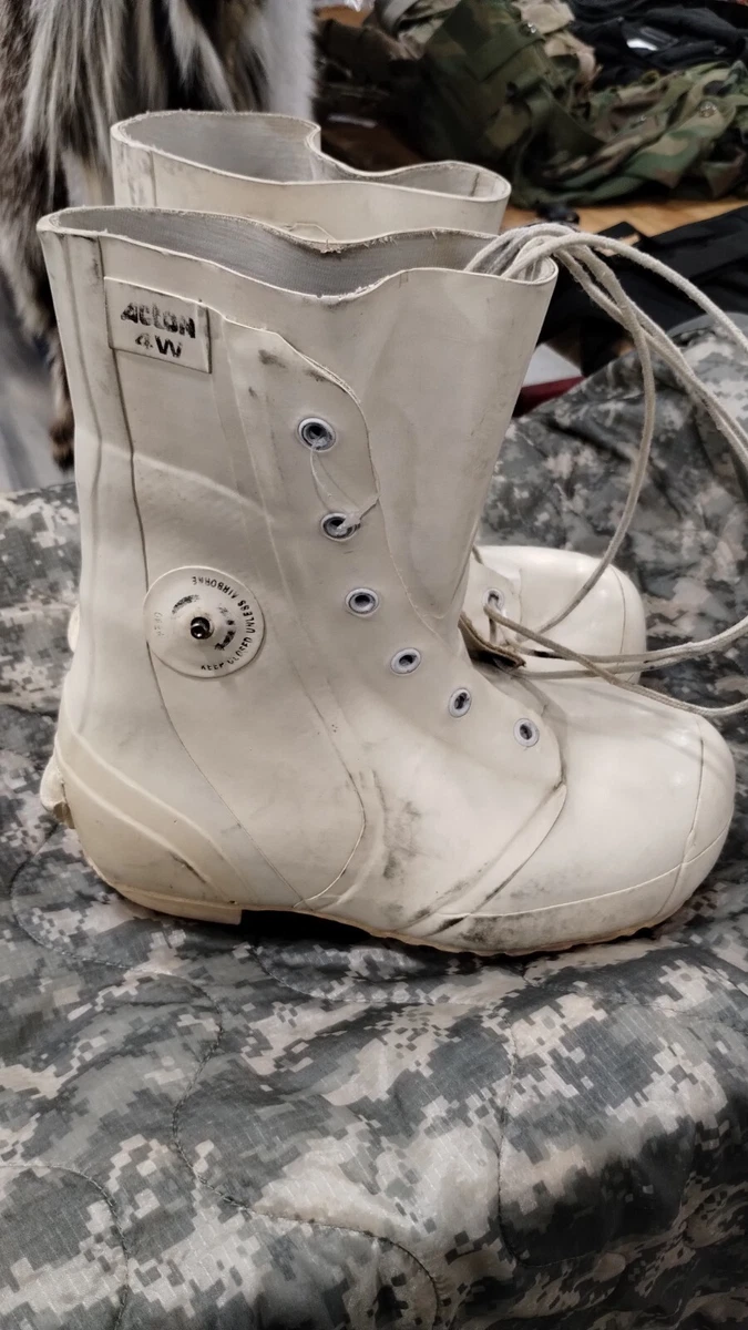 White Military Bunny Boots, Size 4 Wide Extreme Cold Weather (−65