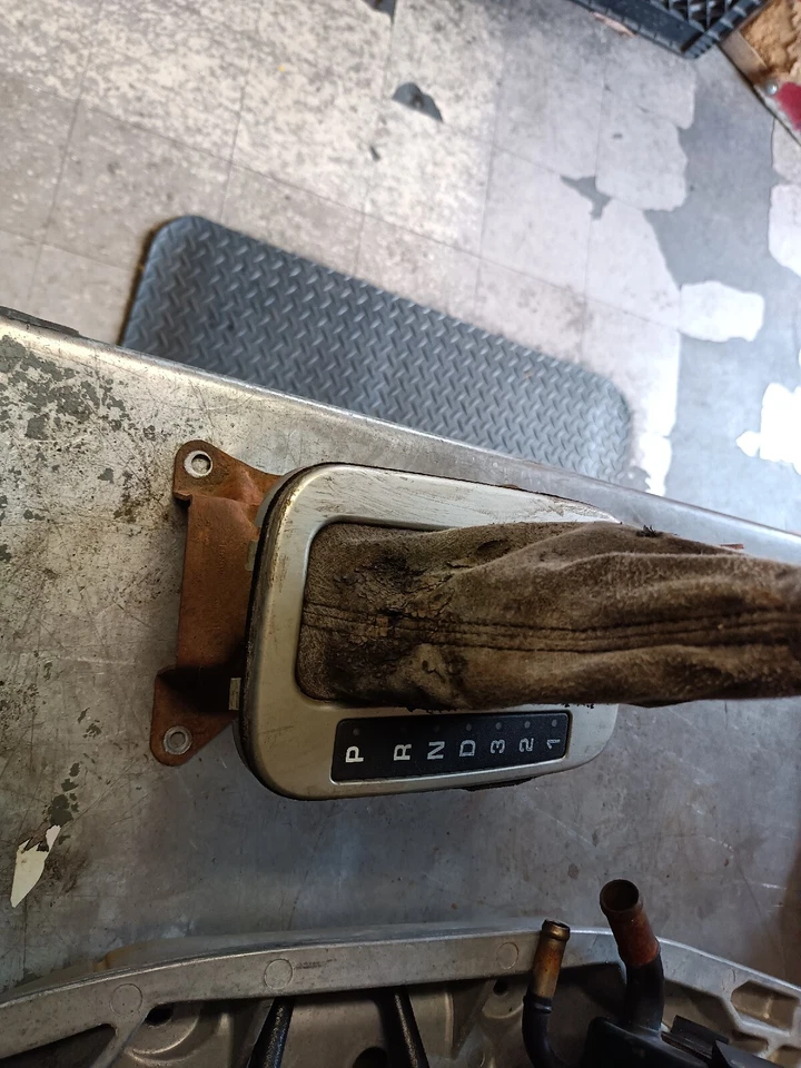 Saturn L200 2003 sedán palanca de cambios automática 2,2 usado Foto 2 de 4