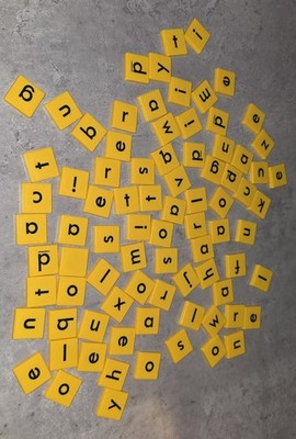 Scrabble Junior Tasche mit gelben Kunststoffbuchstaben (nur Briefe, kein Brett oder Karton)