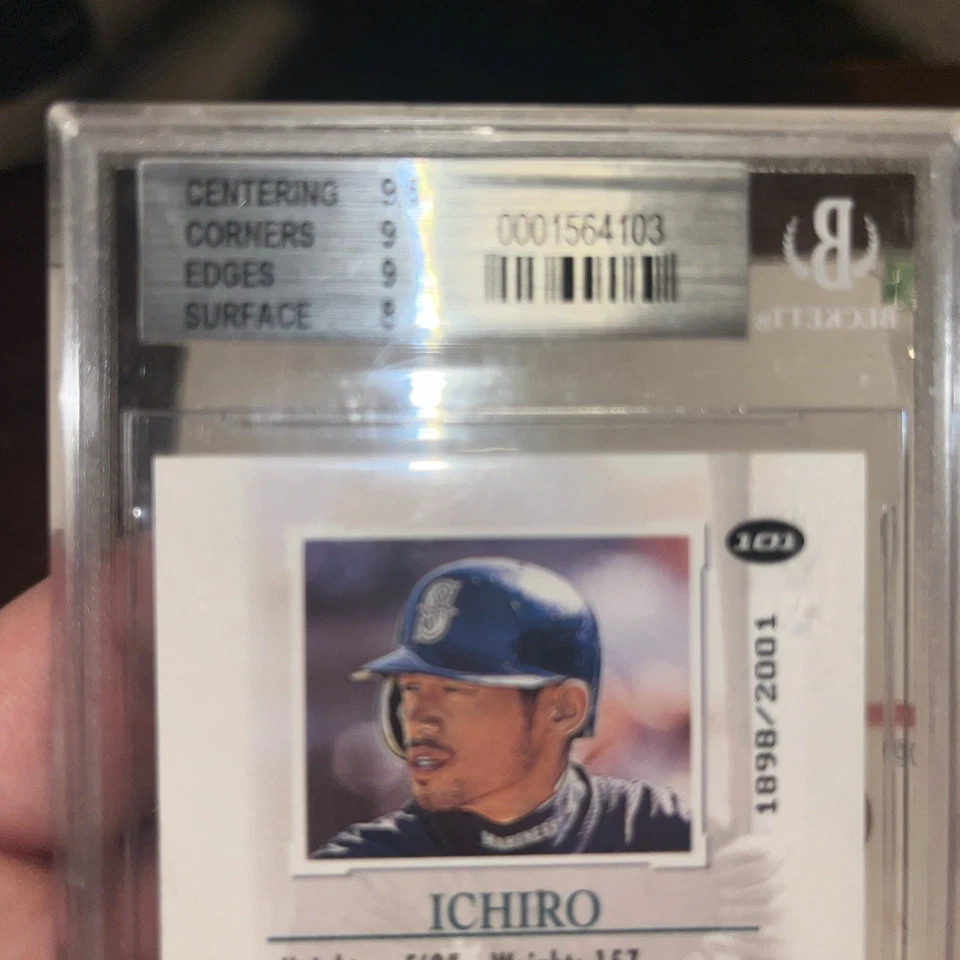 Fleer Authority Ichiro Suzuki 2001 #/2001 RC #101 PSA 8,5 N como nuevo novato Foto 3 de 4