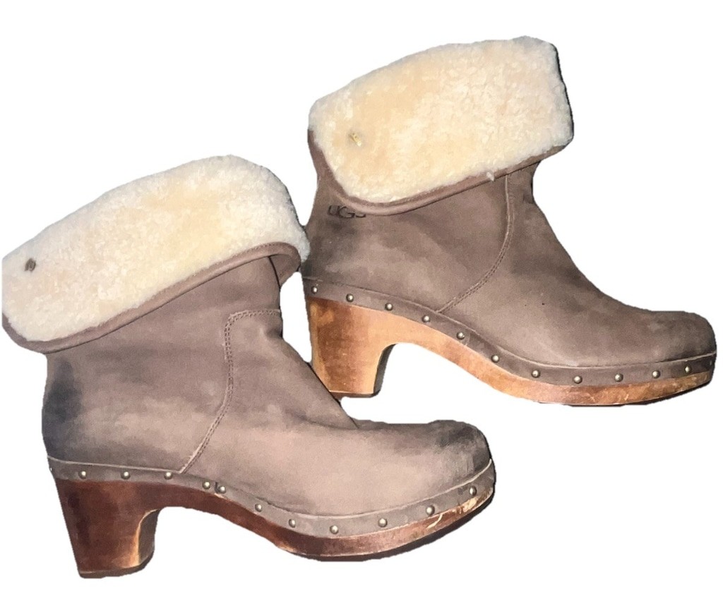UGG Women's Lynnea Shearling Ankle Heel Boots Sheepskin Lining Australia 9 EUC