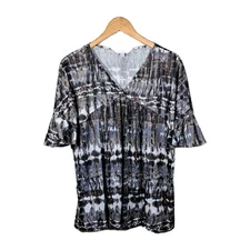 Davi & Dani Blouse M Gray Boho Empire Waist Flutter Sleeve Feminine Tunic Top