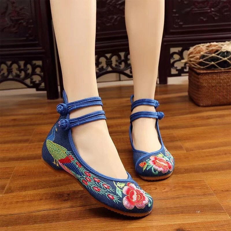 Chinese Old Beijing Embroidered Peacock Shoes Women's Canvas Casual Shoes - Image 2 of 4