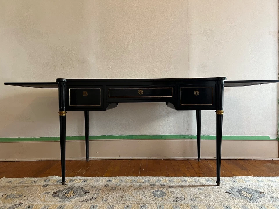 Escritorio francés Luis XVI siglo XIX ebonizado con cuero dorado en relieve Foto 3 de 4