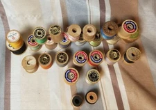 Lot of 24 Vintage Thread Spools Coats & Clark's, star. Assorted [I1]]