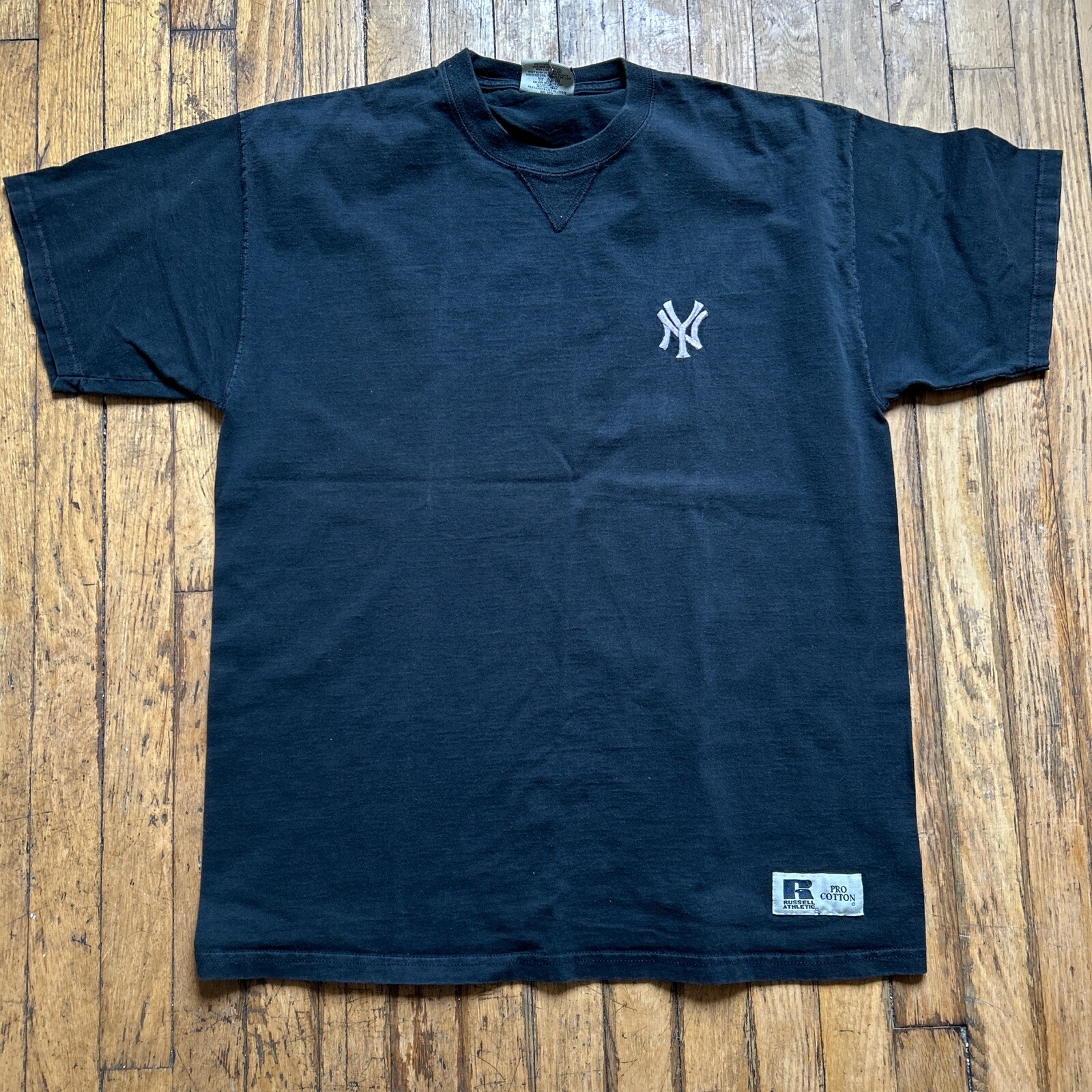 Vintage 90s New York Yankees Russell Pro Cotton Tee Size L - Retro MLB Fan Gear
