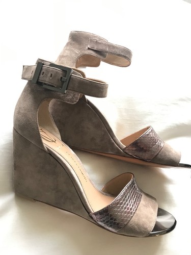 Signature VINCE CAMUTO / Summer Wedge Sandles size 5 1/2 - Picture 10 of 17