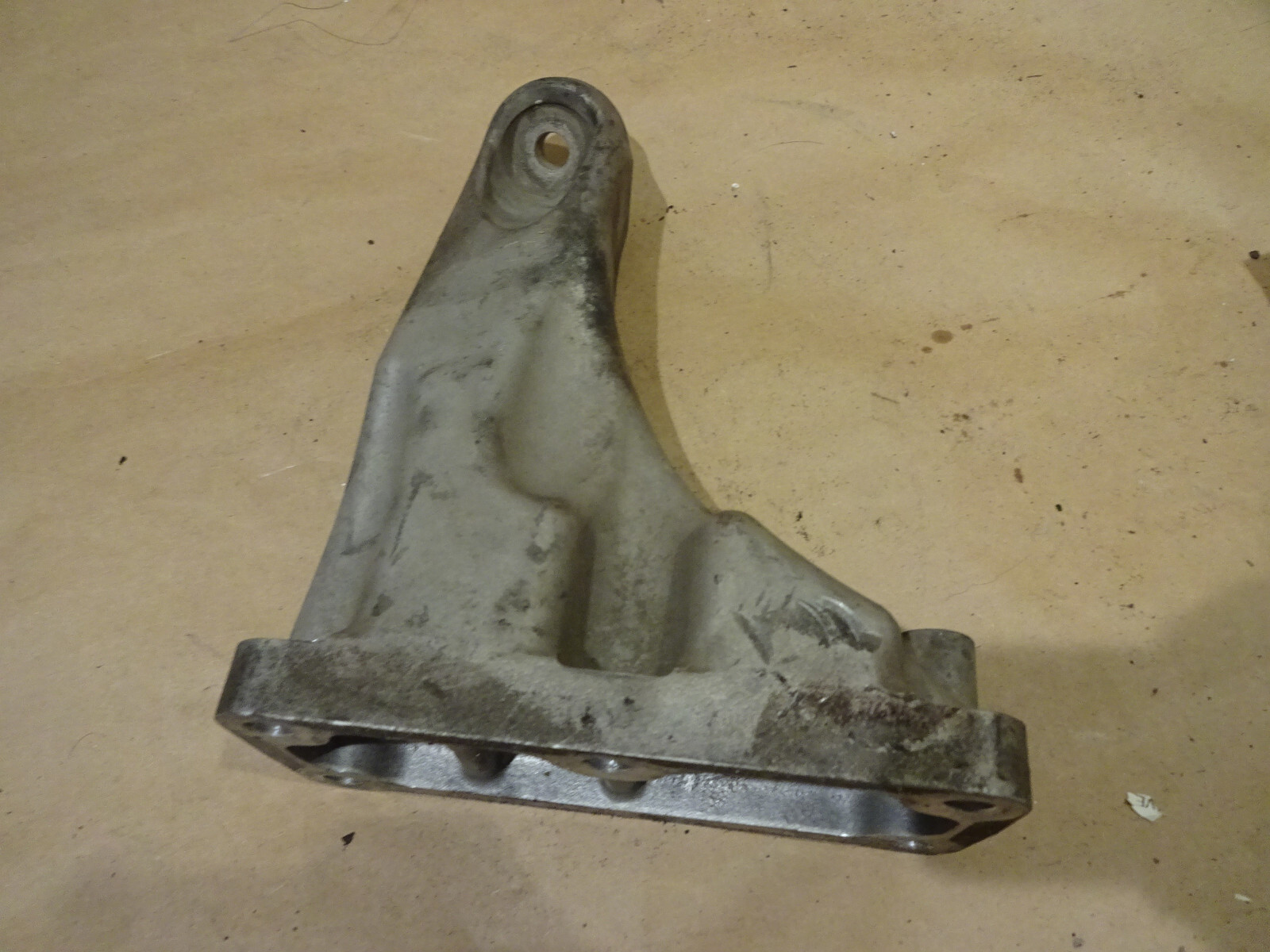 Maserati Quattroporte - RH Motor Mount Arm/ Bracket - P/N 199850