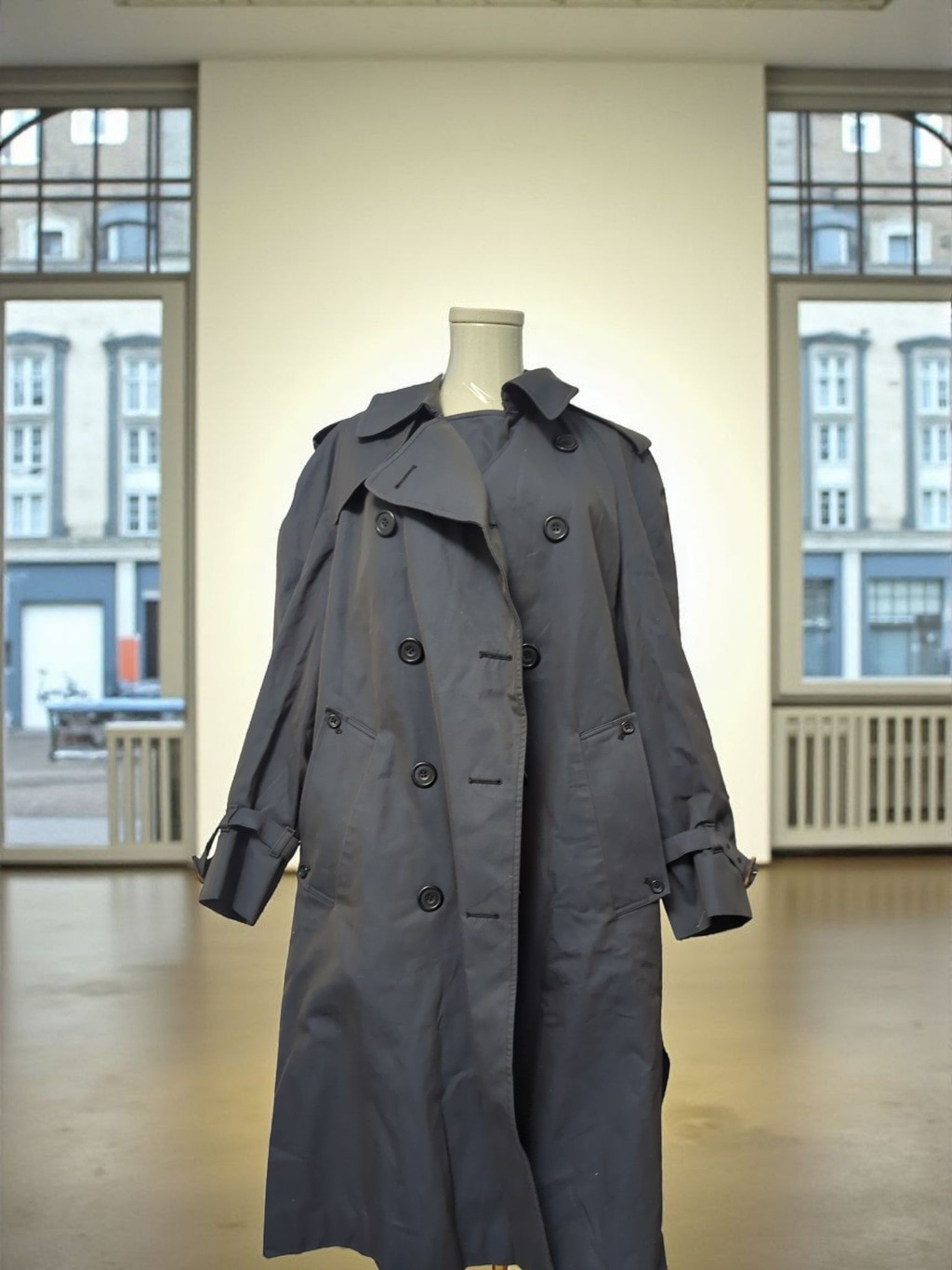 Vintage Aquascutum Navy Trench Coat M with Plaid Gold Lining