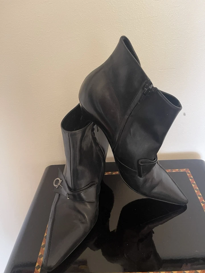 Botines Salvatore Ferragamo para mujer talla 9,5 cuero negro hechos en Italia  Foto 3 de 4