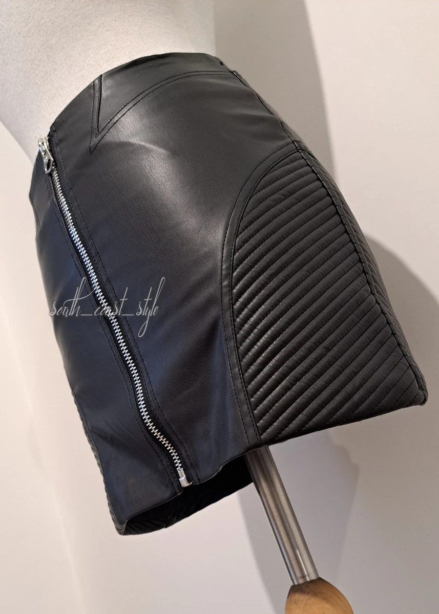 BERSHKA - Minifalda ajustada con cremallera frontal completa de cuero sintético negra - Talla S (10) Nueva con etiquetas