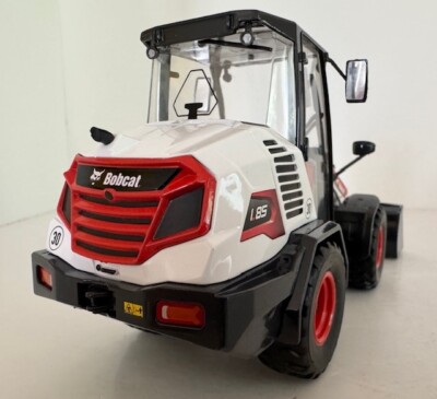 1:25 Bobcat L85 CWL Compact Wheel Loader By IMC Models 31-0220