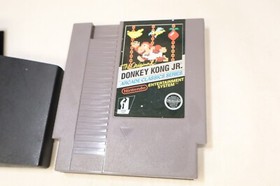 The Original Donkey Kong Arcade Classics Series 5 SCREW Nintendo NES w slip case