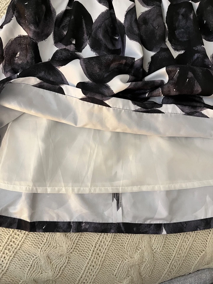 Impresionante Falda Dear Creatures Anthropologie Abstracta Línea A Blanco y Negro, Talla S Foto 4 de 4