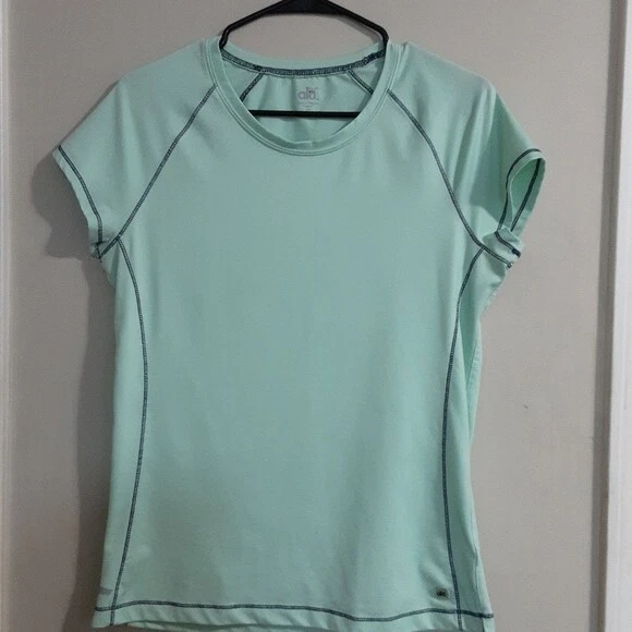 alo-yoga performance outdoor casual yoga shirt