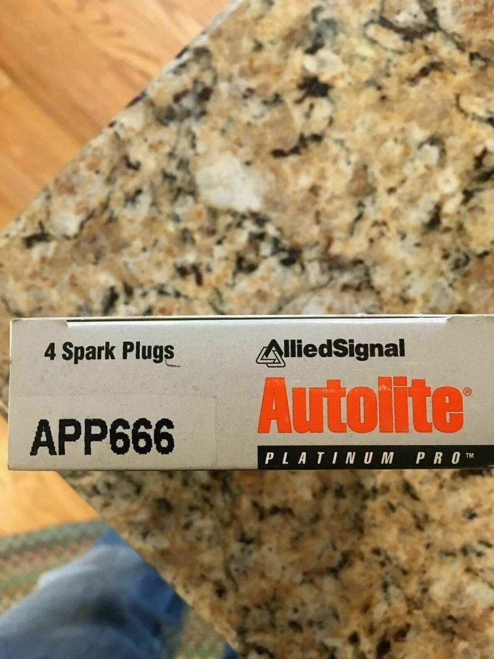 AUTOLITE PLATINUM BUJÍAS (APP 666) PAQUETE DE 4 - 80 Cad/Buick/Chevy/Olds/GM Foto 2 de 3