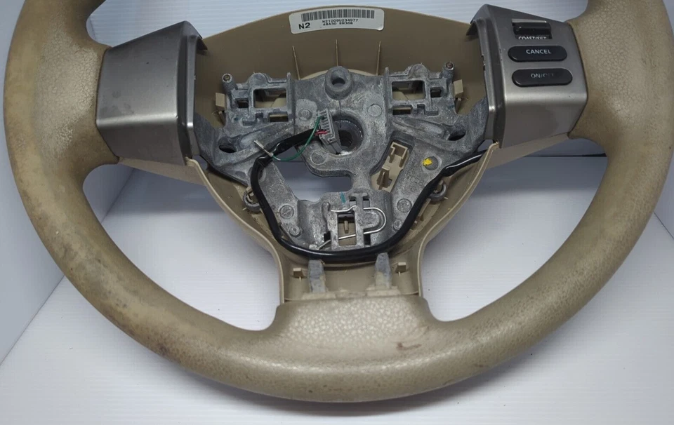 Volante Nissan Versa 2007-2011 con control de crucero grado C bronceado Foto 2 de 4