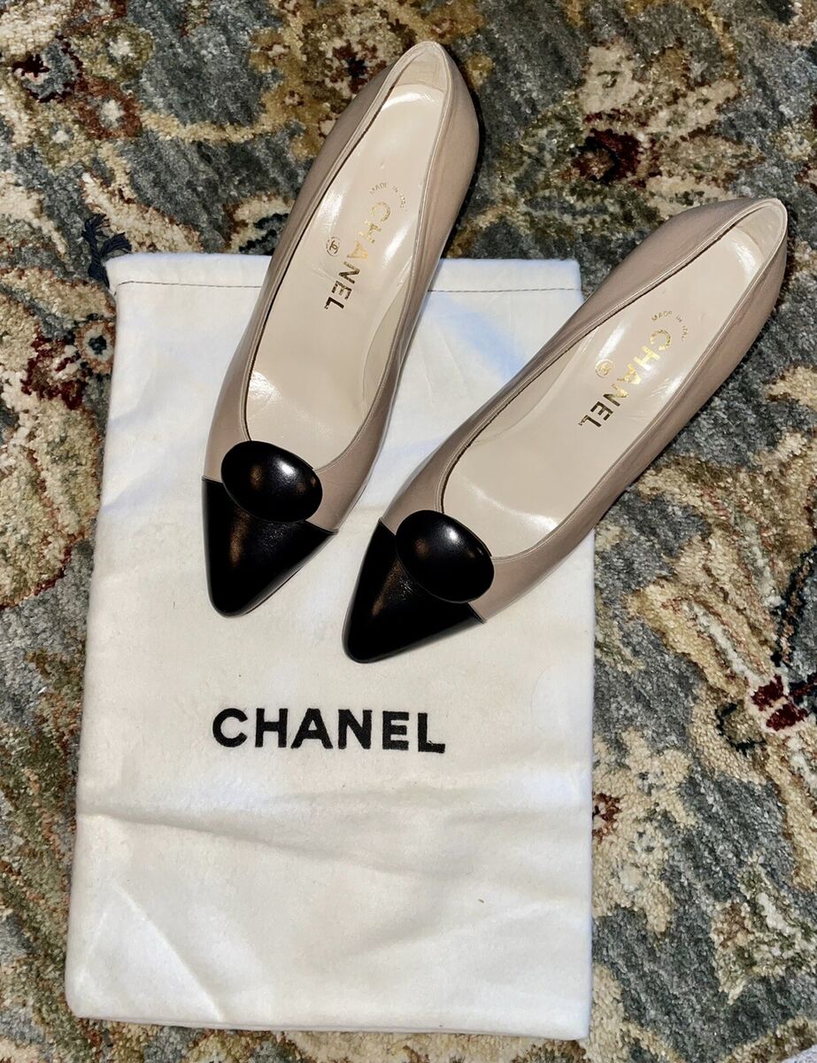 CHANEL 37.5 Two-Tone Beige Pumps Leather Heels / Pumps / Shoes with  Original Bag