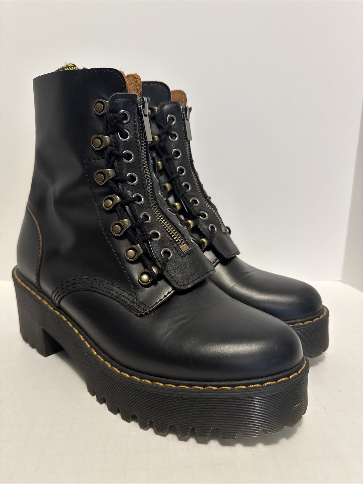 Dr. Doc Martens Leona Women’s Vintage Smooth Leather Heeled Boots Black Size 9