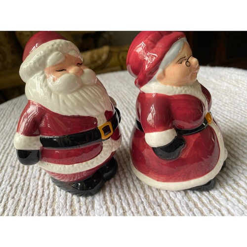 ceramic salt and pepper Santa Claus and Mrs hand-painted Publix