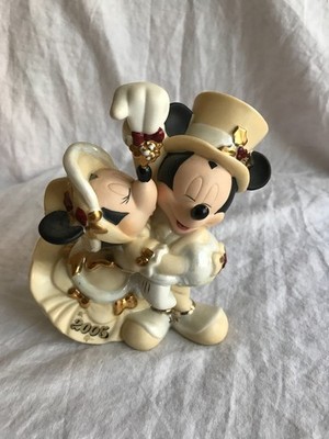 Disney Parks Mickey & Minnie Mouse Under the Mistletoe Christmas Figure 5''