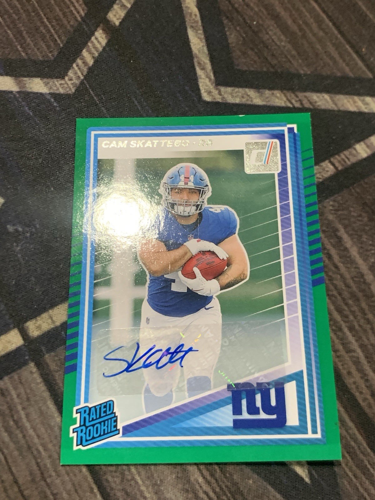 2025 Panini Donruss Rated Rookie Cam Skattebo #302 Green Autographs (AU, RC)