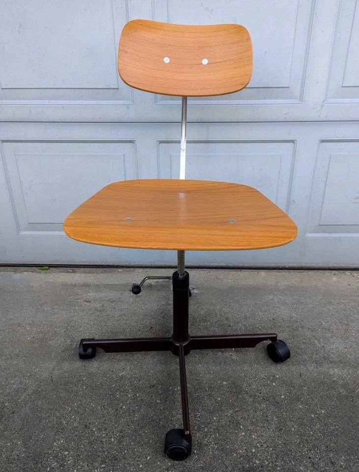 Danish Mid-Century Modern Swiveling Task Chair – Kevi 2533, Teak Bentwood - Image 2 of 4