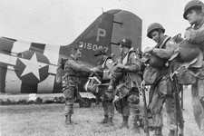 6th June 1944 US paratroopers about to embark WW2 Photo Glossy 4 6 in 002